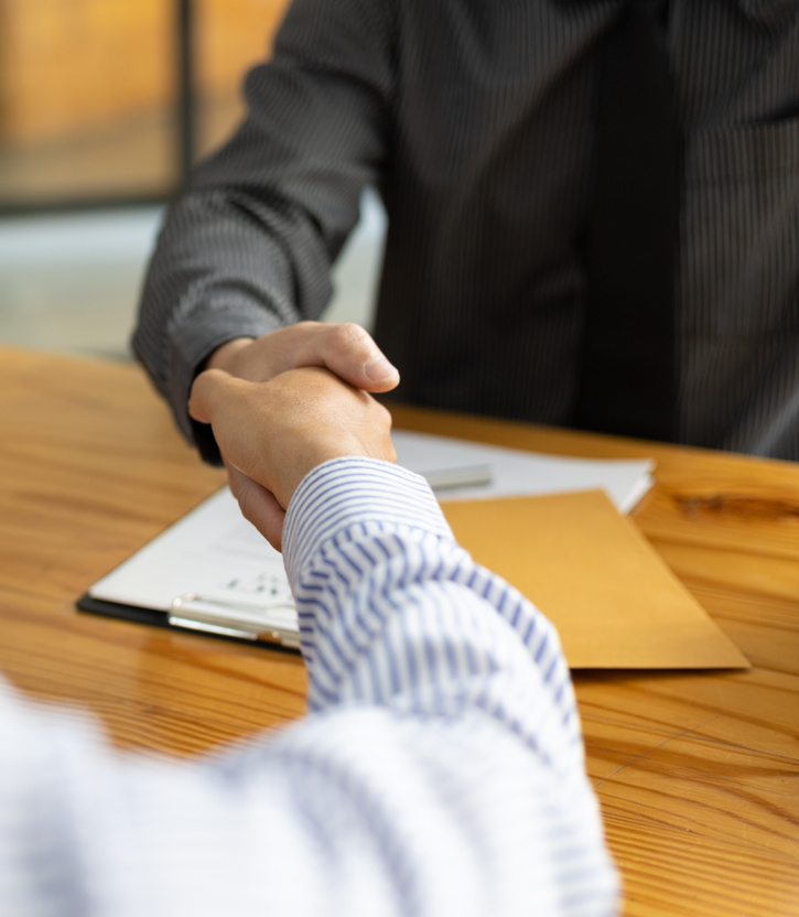 Legal consulting services, legal negotiations, lawyers shake hands with clients after negotiating an agreement.